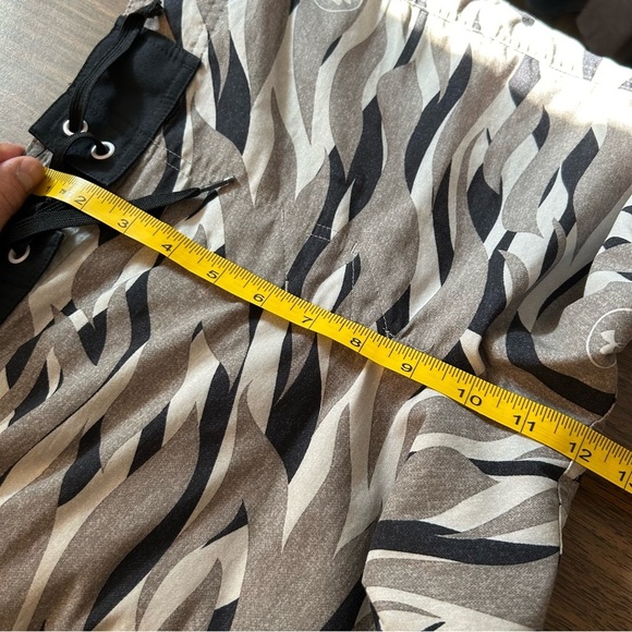 ❤️ Under Armour Heat Gear Board Shorts Mens 32 Tiger Camo Loose Drawstring ECU - Picture 6 of 8